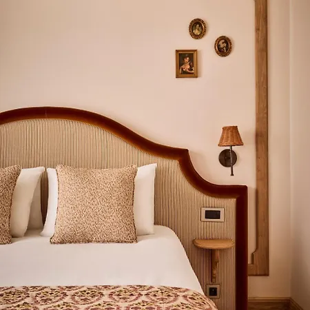 Hotel Maison Monceau 4*